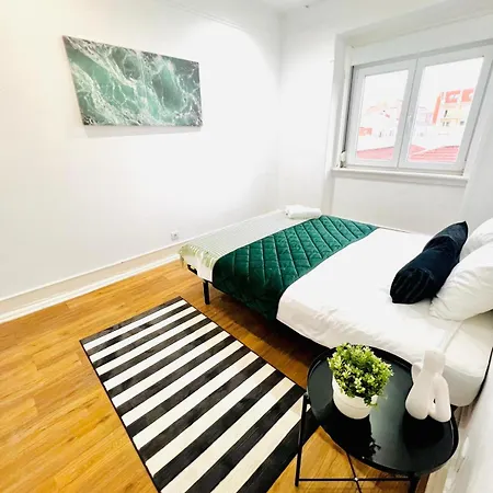High Standard In Campo De Ourique, Close To Attractions Лиссабон