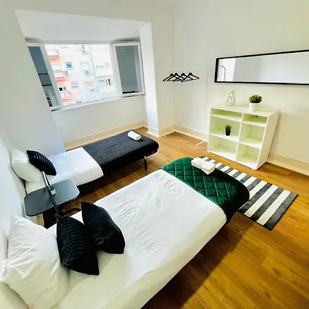 High Standard In Campo De Ourique, Close To Attractions * Лиссабон